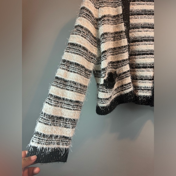 Calvin Klein Cardigan Women’s Black White Striped Fuzzy Eyelash Cropped Open - Picture 5 of 16